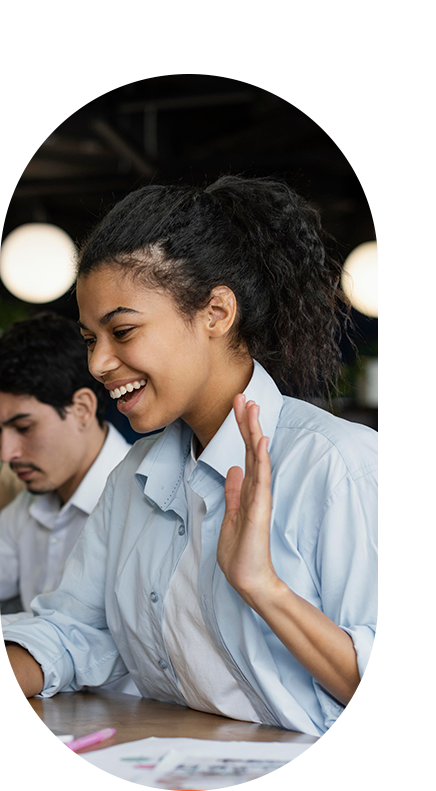 Imagem Jovem Comemorando